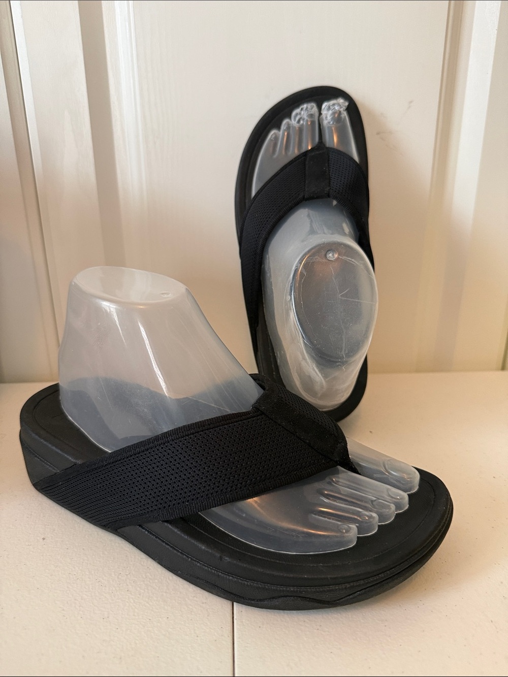 Fitflops Black Wedge Toe-Post Sandals - Comfortable Everyday Wear (sz 7)